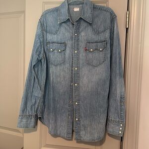 Vintage men’s Levi’s western denim shirt